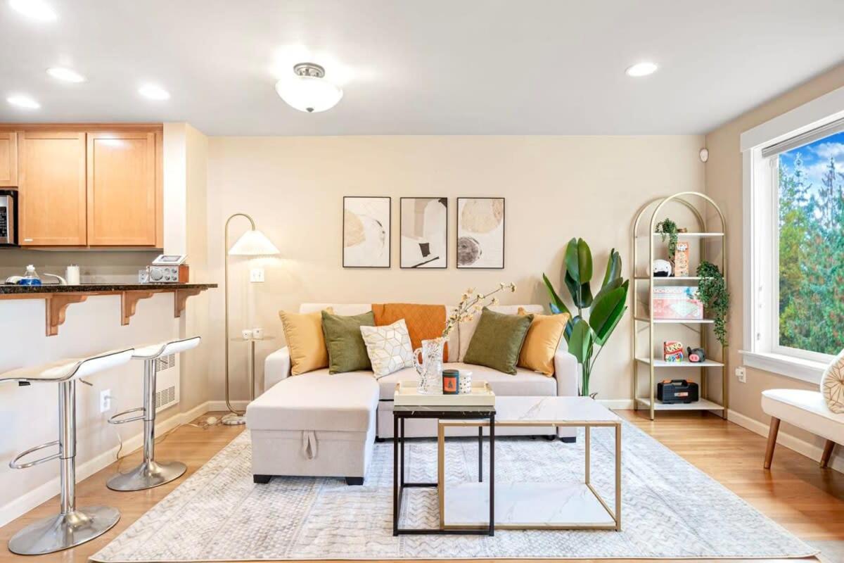 Prime Northgate Retreat Near Mall I-5 Light Rail