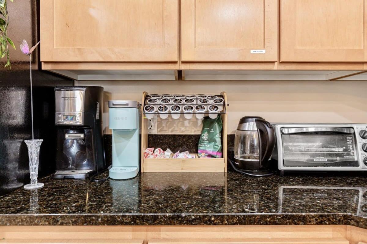 Holiday home Prime Northgate Retreat Near Mall I-5 Light Rail